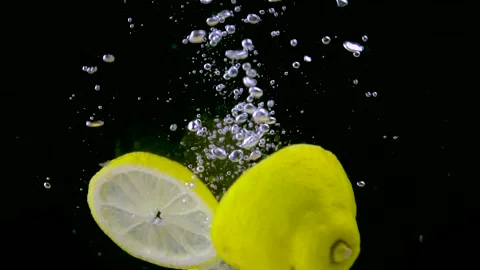 Lemon half and slices falling into water with air bubbles in slow motion 動画素材 139370670