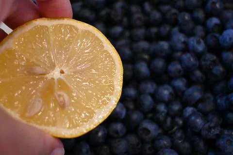 Lemon half over blueberries Stockfoto's