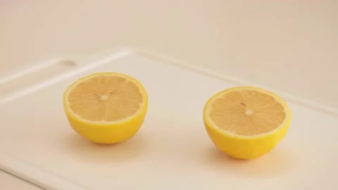 Lemon in halves 動画素材 133813063