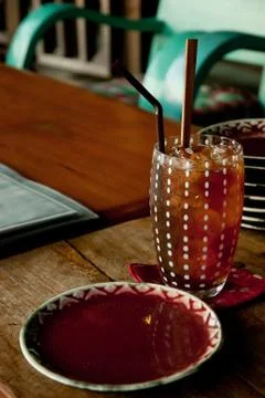 Lemon ice tea and empty red dish Stock Photos