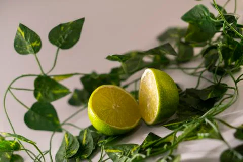 Lemon with leafs Foto stock