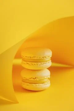 Lemon macaroons on a yellow background Stock-Fotos
