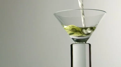 Lemon martini pour Video stock 40040848