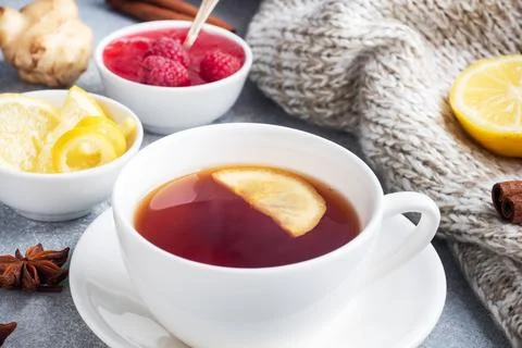 Lemon raspberry jam hot tea. Warming products for the prevention of colds a.. 스톡 사진