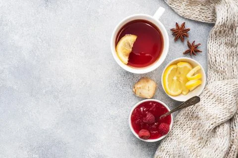 Lemon raspberry jam hot tea. Warming products for the prevention of colds a.. Stock-Fotos