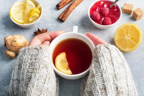 Lemon raspberry jam hot tea. Warming products for the prevention of colds a.. 스톡 사진