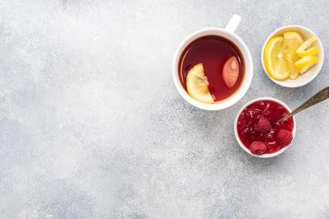 Lemon raspberry jam hot tea. Warming products for the prevention of colds a.. Stock-Fotos