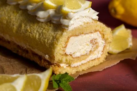 Lemon roll with fruit curd, with mint, close-up 스톡 사진