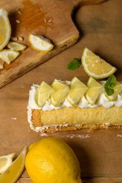 Lemon roll with fruit curd, with mint, close-up 库存照片