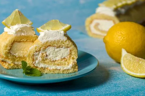 Lemon roll with fruit curd, with mint, close-up 스톡 사진