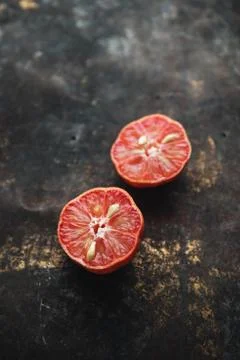 Lemon with rosy pulp on rustic background Foto stock