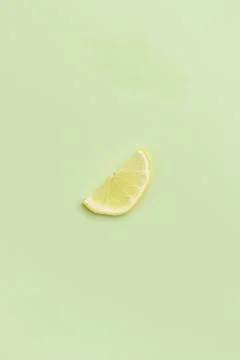 Lemon slice on a green background Foto stock