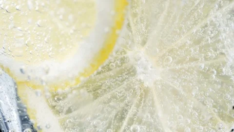 Lemon slice in soda water. Video stock 87188533
