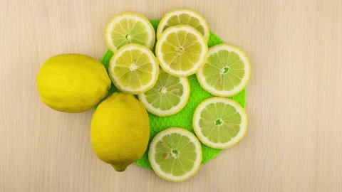 The lemon slices disappear and the table remains empty. Video stock 152141920