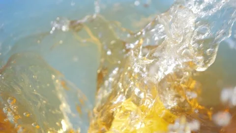 Lemon slices falling and splashing into iced tea Stock-Footage 287695277
