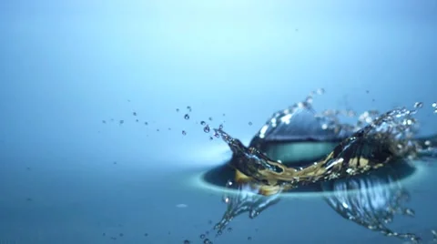 Lemon slices falling into water Stock-Footage 8572564