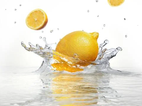 Lemon splashing into water, artwork Stock-Illustration