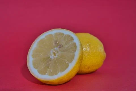 Lemon witch pink background. Foto stock