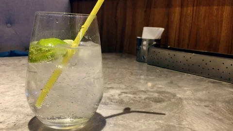 Lemonade bubbling on the table Video stock 125219227