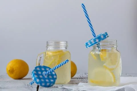 Lemonade in jar with ice and mint Foto stock