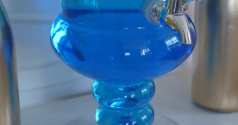 Lemonade on a vase. close up Vidéo 77543083