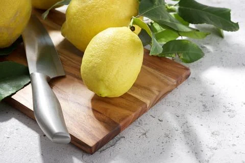 Lemons on a cutting board 스톡 사진