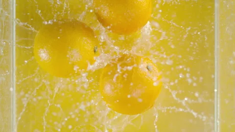 Lemons dropping into water 스톡 동영상 240140690