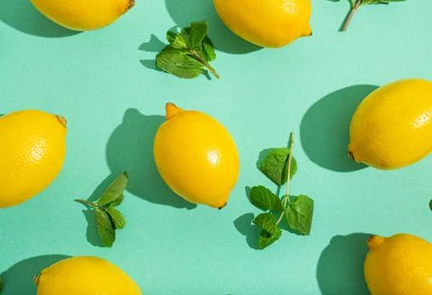 Lemons with mint on minimal blue background sun light hard shadows pattern 스톡 사진