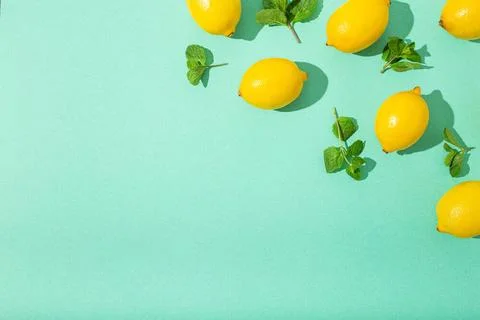 Lemons with mint on minimal blue background sun light hard shadows pattern... 스톡 사진