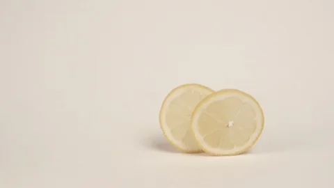 Lemons slices 動画素材 94823810