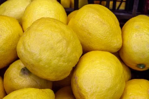 Lemons in the supermarket Stock-Fotos