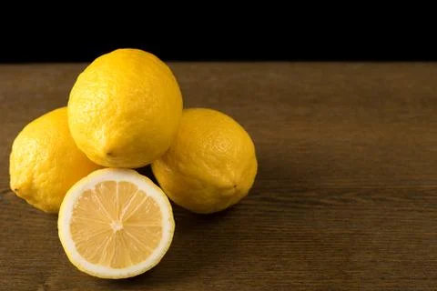 Lemons on a wooden table Foto stock