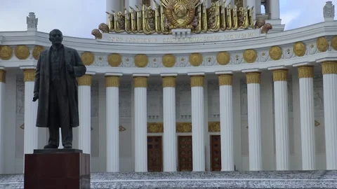 Lenin Monument Against The Background Of The Central Pavilion At The VDNH Pa Stock Footage 145563770
