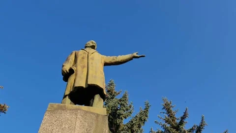 Lenin monument. Soviet sculptural work. Communism. Stock Footage 157673564