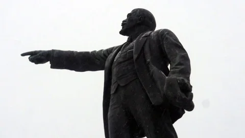 Lenin statue in the snow Stock Footage 72611439