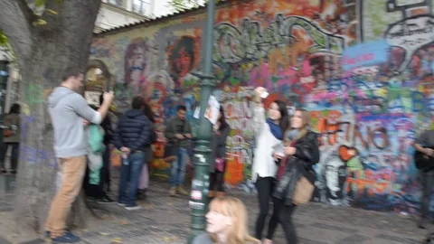 The Lennon Wall Stockbeeldmateriaal 94459380