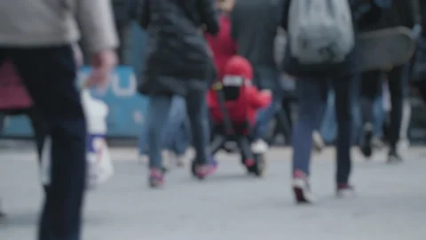 Lens blur, out of focus. A crowd of pedestrians crosses the road after rain Stock-Footage 142224602