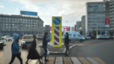 Lens blur, out of focus. A crowd of people crosses the road at a pedestrian Stock Footage 142407820