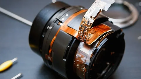 Lens repair Stockbeeldmateriaal 105838325