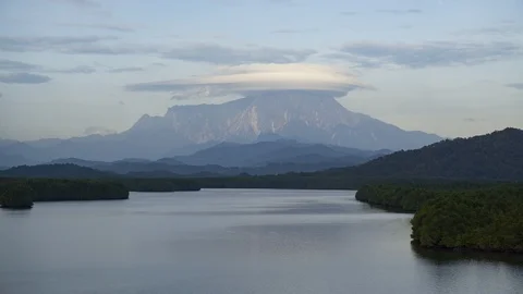 Lenticular Cloud Formations Stockbeeldmateriaal 95404122