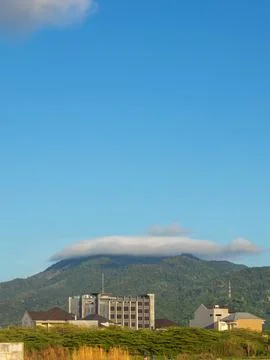Lenticular Cloud Over Mountain Landscape 스톡 사진