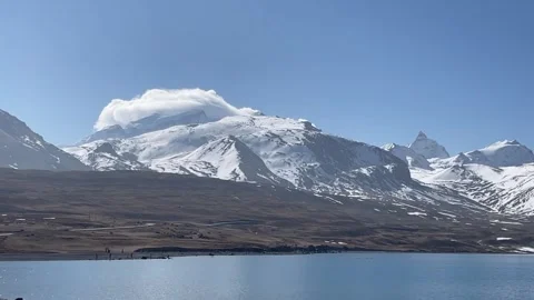 Lenticular Cloud Over Snow Covered Mountain Tibet Vídeos de archivo 334707958