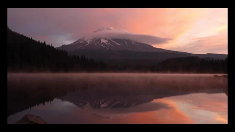 Lenticular clouds over Mount Hood, Oregon Video stock 283525851