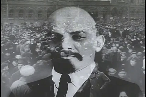 Leon Trotsky reminds the crowd about his political power - 1905 Stockbeeldmateriaal 86692486