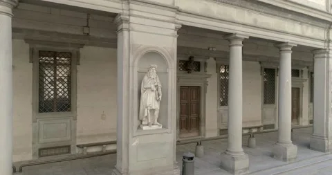 Leonardo da Vinci Statue Stock Footage 148167373