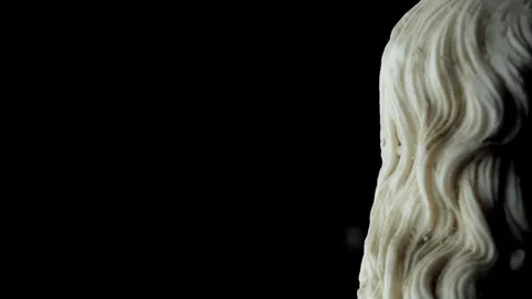Leonardo da Vinci statue rotating on black background Video stock 123406082