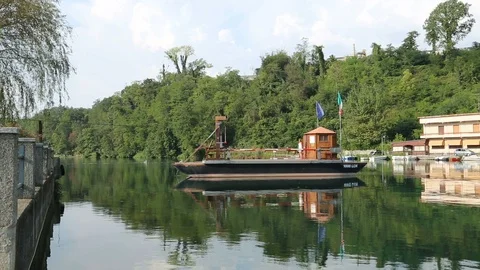 Leonardo ferry Stock-Footage 90427243