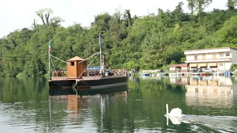 Leonardo ferry Stock-Footage 92416774