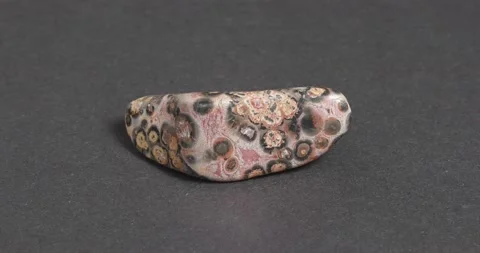 Leopard jasper on a dark background. Stockbeeldmateriaal 163815417