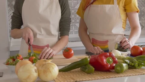 Lesbian Couple Interacting and Cooking Together 库存影片 334318399